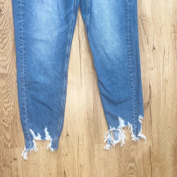 American Eagle High Rise Cropped Mom Jeans - Picture 4 of 8